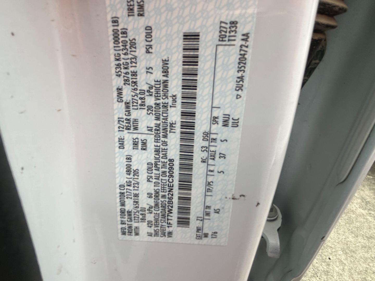 2022 White Ford F-250 SD King Ranch Crew Cab 4WD (1FT7W2B62NE) with an 6.2L V8 OHV 16V engine, 6A transmission, located at 1687 Business 35 S, New Braunfels, TX, 78130, (830) 625-7159, 29.655487, -98.051491 - Photo#14